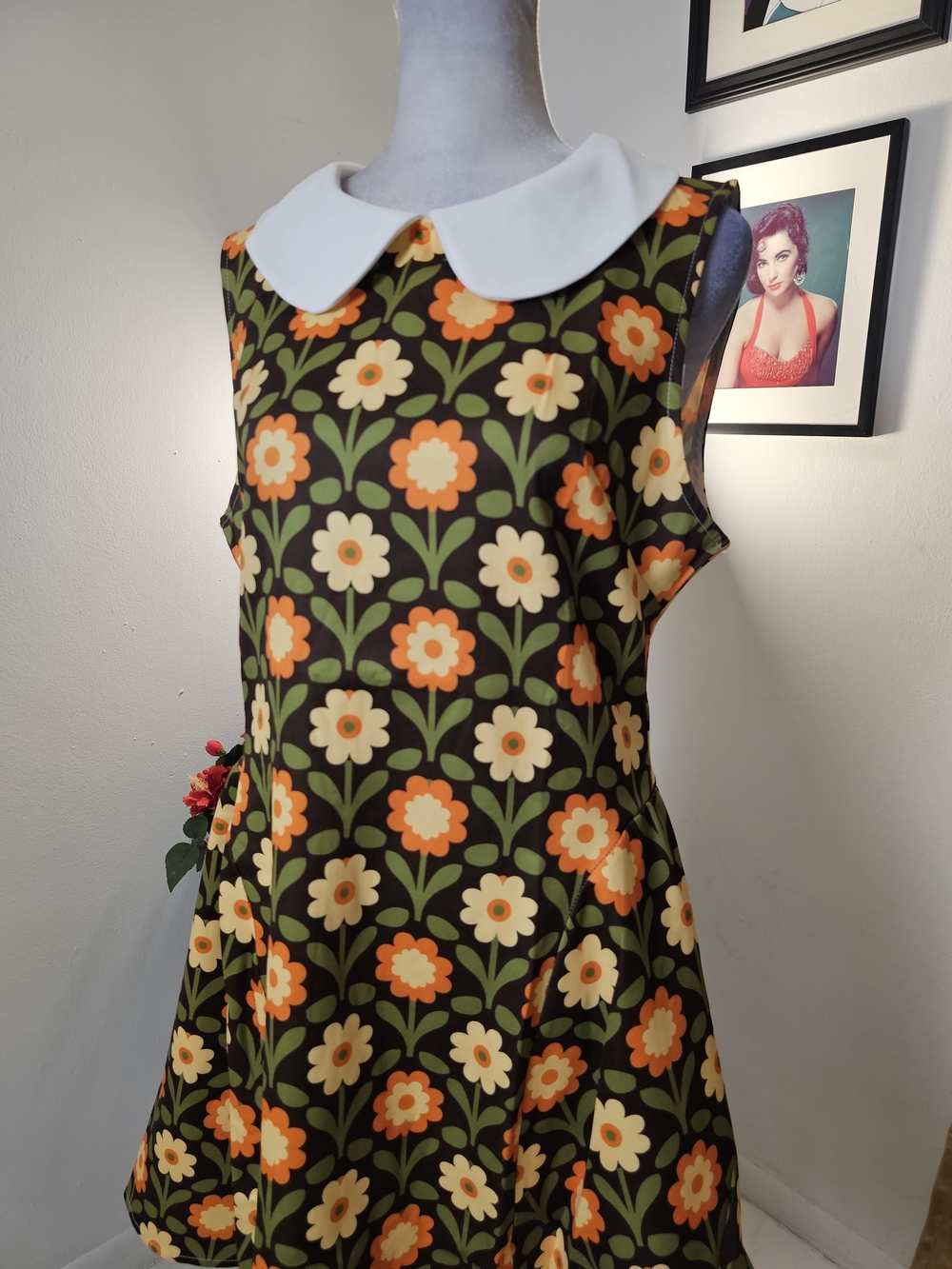 Retro Floral Fit-and-Flare Dress with Peter Pan Collar - Orange & Cream - Picture 2 of 3